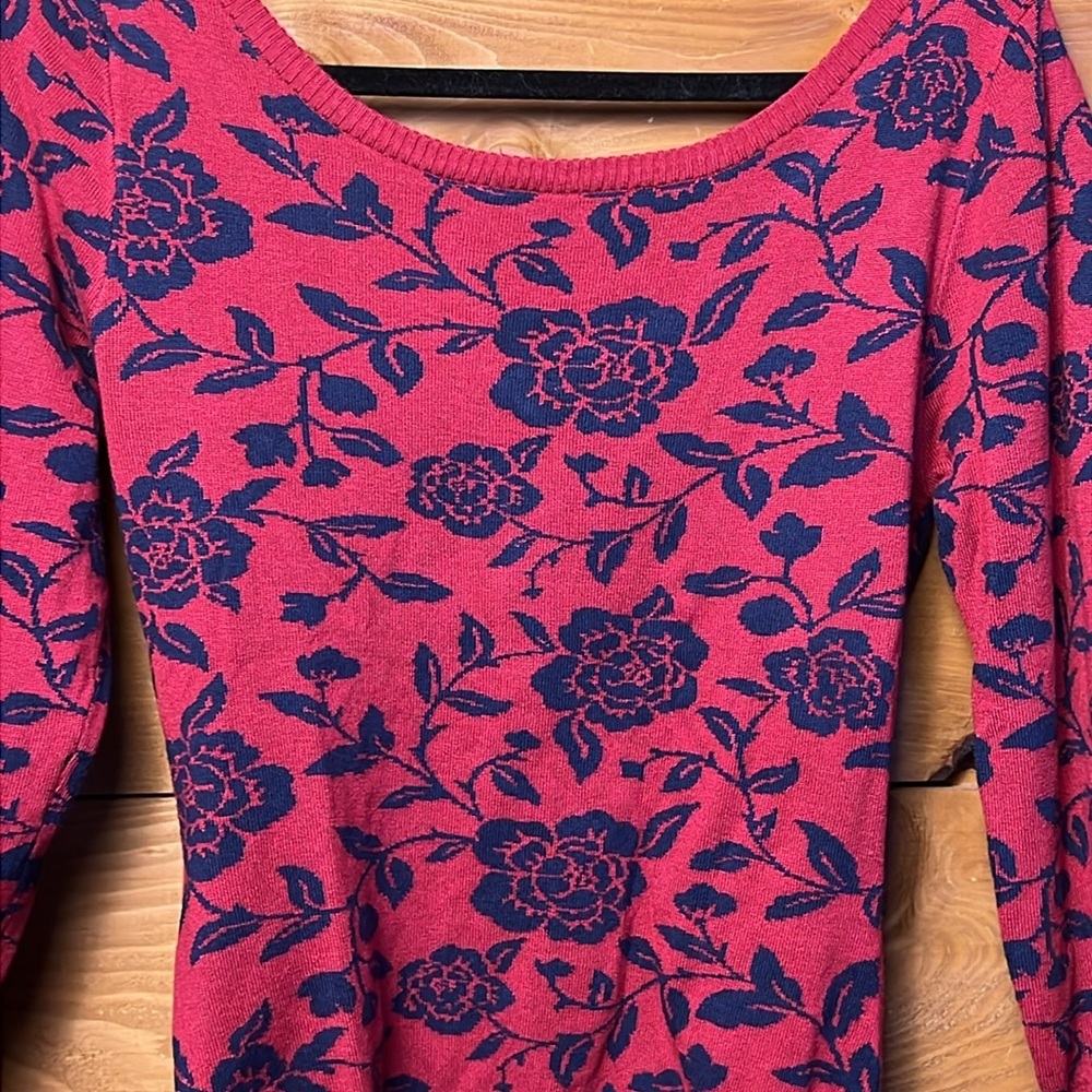 modcloth x Colectif Women’s sweater Med Deep V‎ Neck scoop back Red Blue Floral - Picture 8 of 9